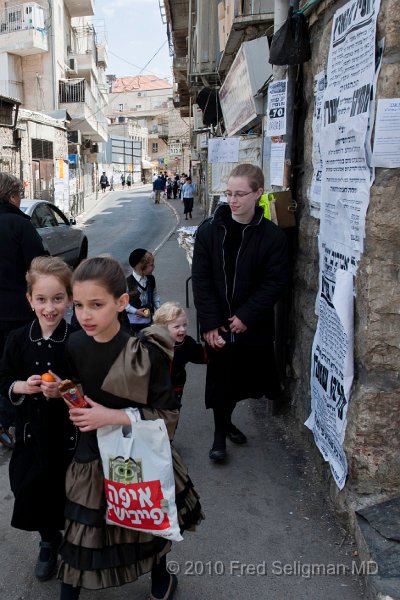20100409_122413 D3.jpg - Youngsters, Mea Shearim